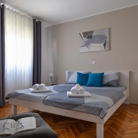 Villa 1399 *