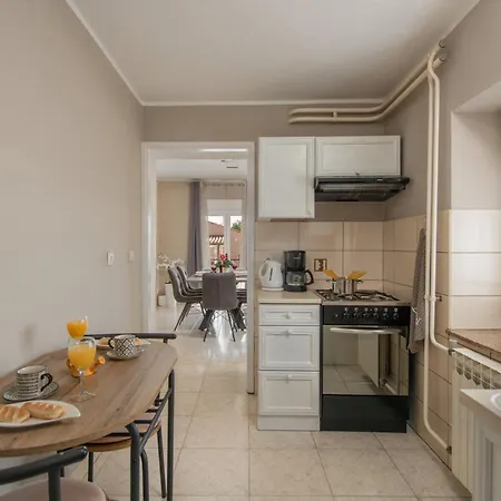 Villa 1399 *
