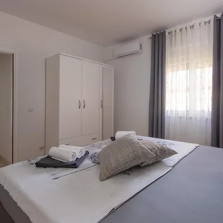 Villa 1399 *