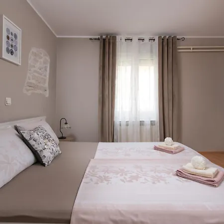 1399 Villa *